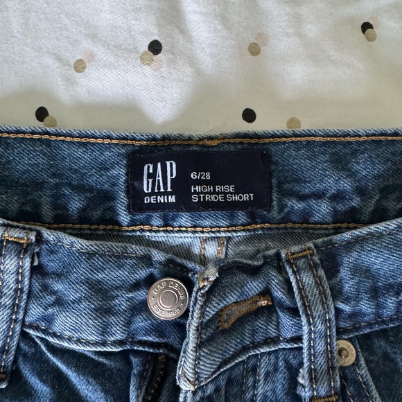 GAP shorts - Picture 2 of 5